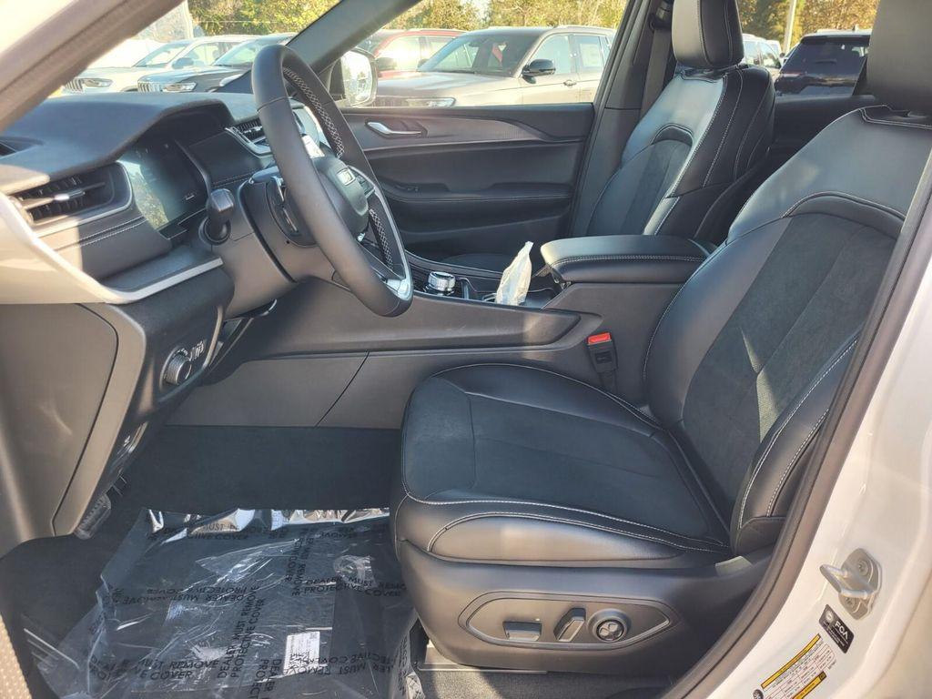 new 2025 Jeep Grand Cherokee car, priced at $35,166