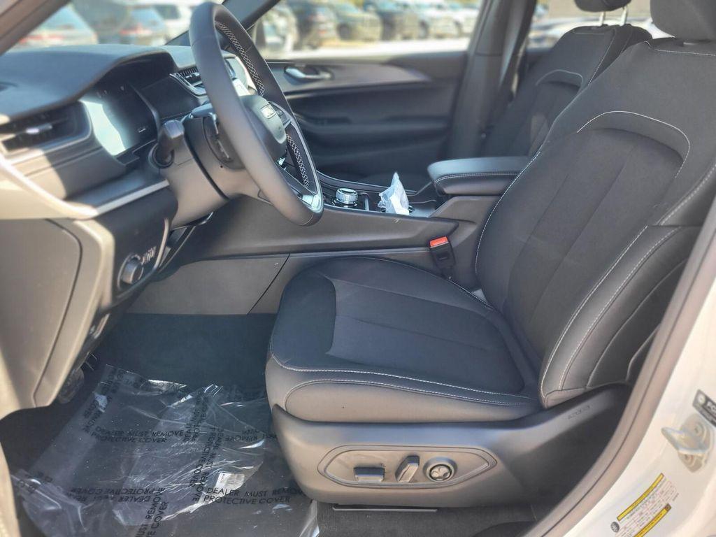 new 2025 Jeep Grand Cherokee car, priced at $31,081