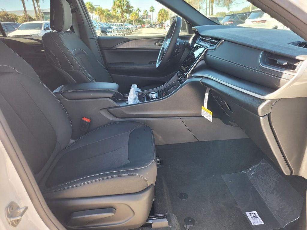 new 2025 Jeep Grand Cherokee car, priced at $31,081