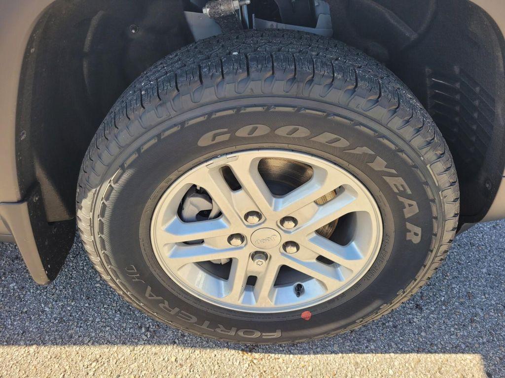 new 2025 Jeep Grand Cherokee car, priced at $31,081