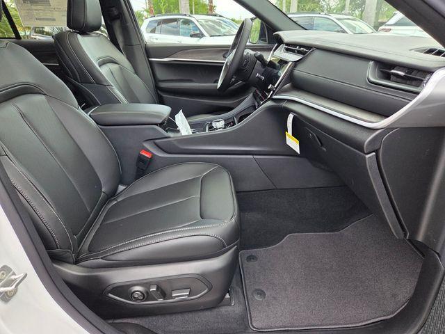 new 2026 Jeep Grand Cherokee car, priced at $42,804