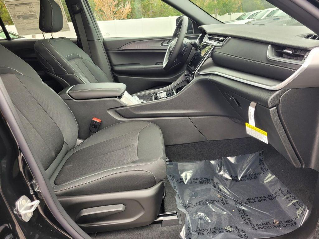 new 2025 Jeep Grand Cherokee car, priced at $32,455