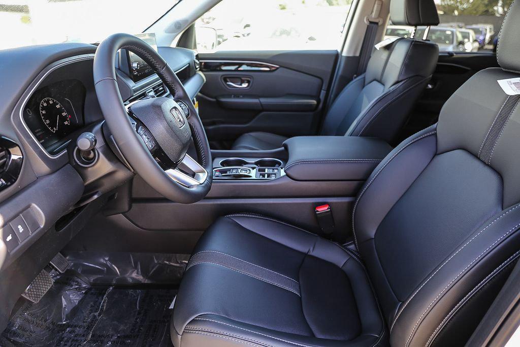 new 2025 Honda Pilot car, priced at $48,280