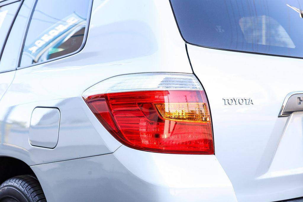used 2008 Toyota Highlander car, priced at $9,998