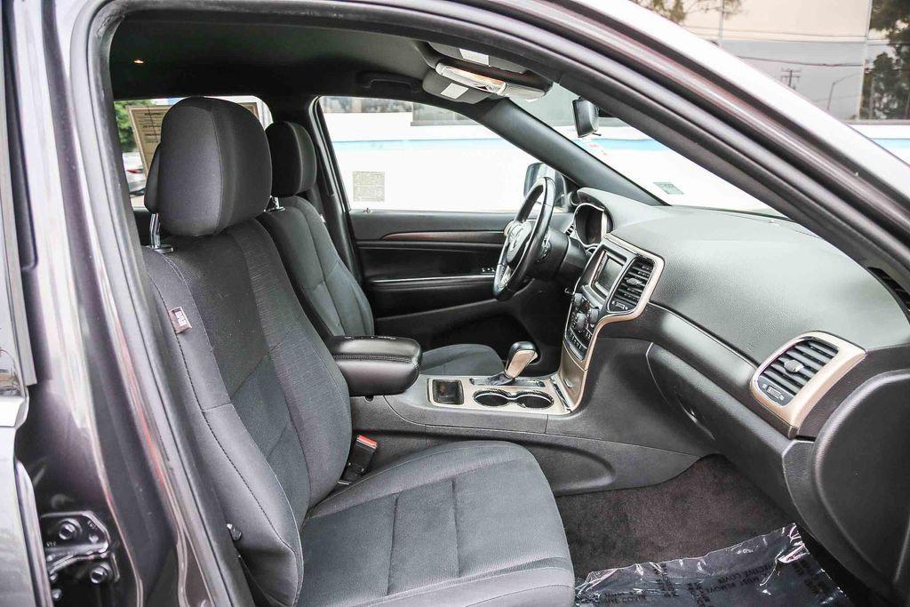 used 2016 Jeep Grand Cherokee car, priced at $14,998