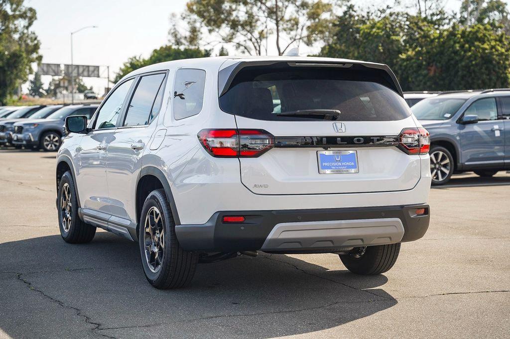 new 2025 Honda Pilot car, priced at $47,550
