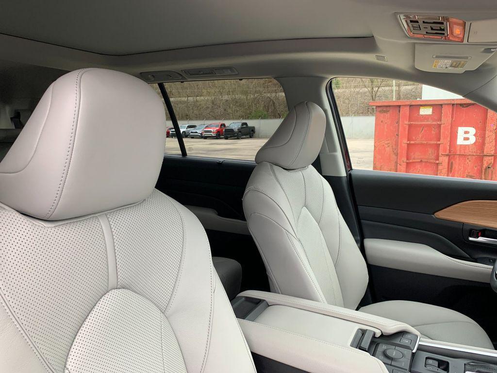 new 2026 Toyota Grand Highlander car