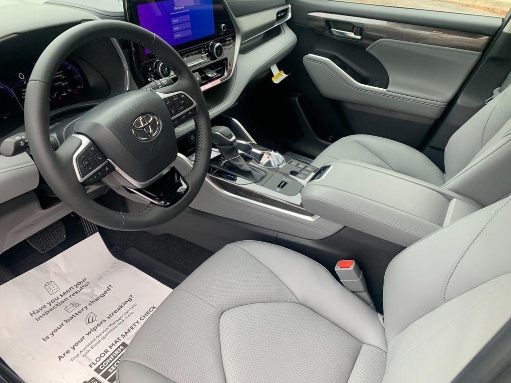 new 2026 Toyota Highlander Hybrid car, priced at $52,585