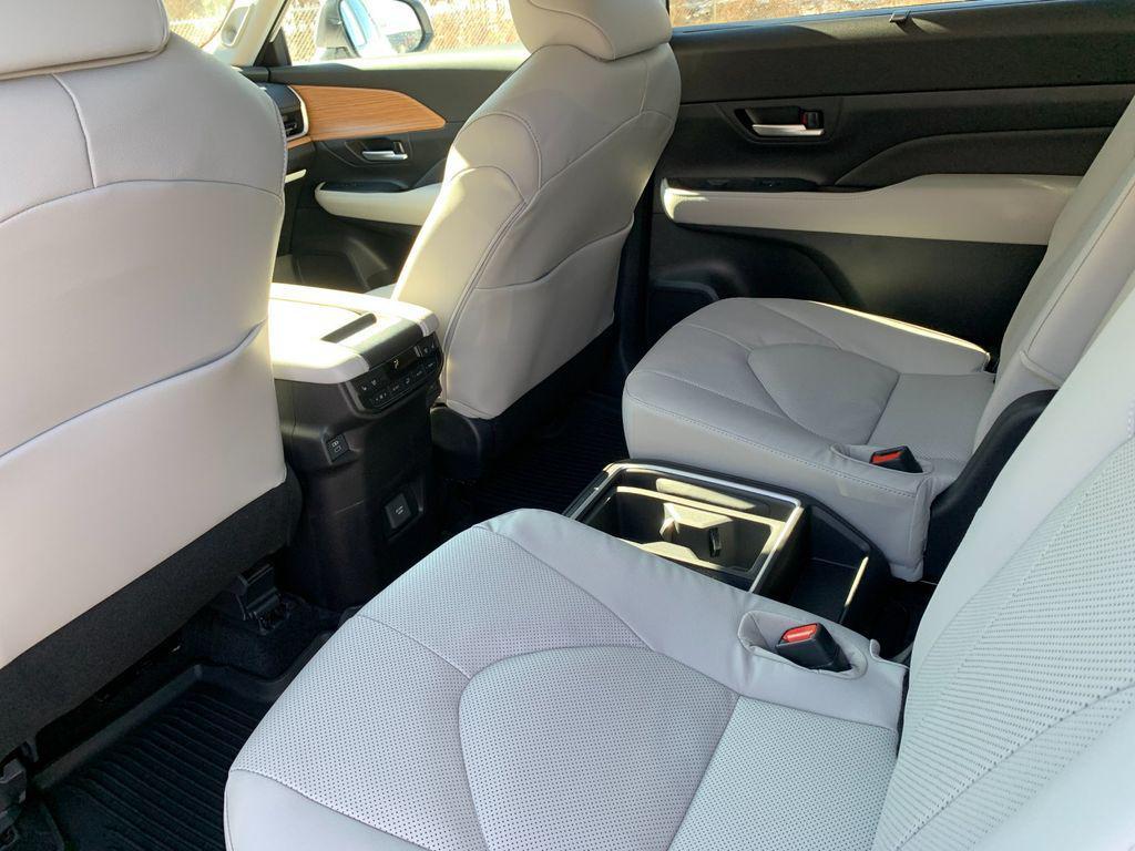 new 2026 Toyota Grand Highlander car