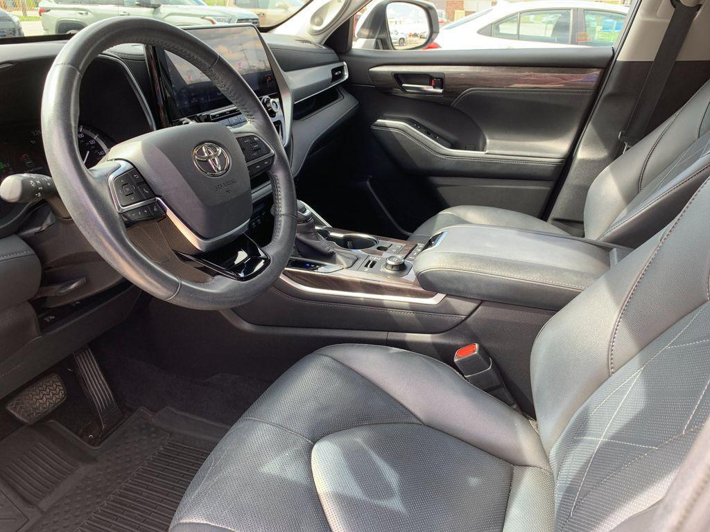 used 2020 Toyota Highlander car, priced at $35,988