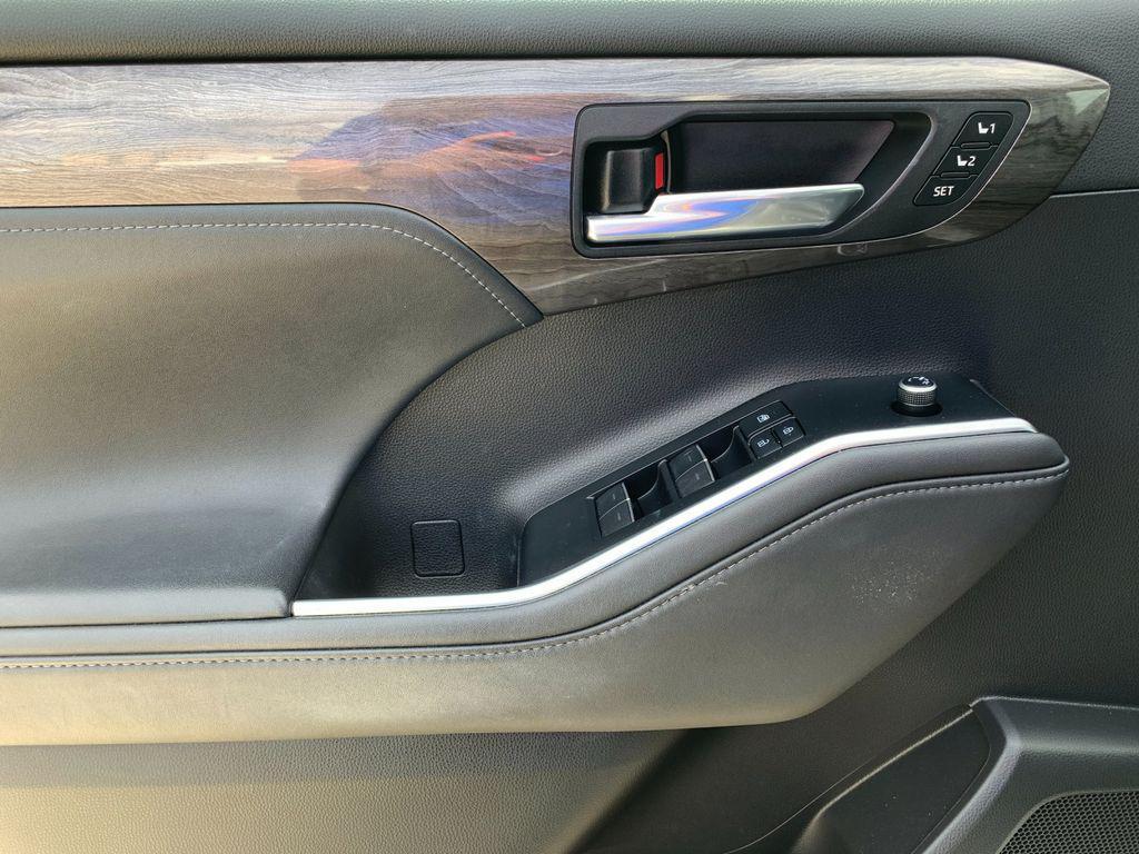 used 2020 Toyota Highlander car, priced at $35,988