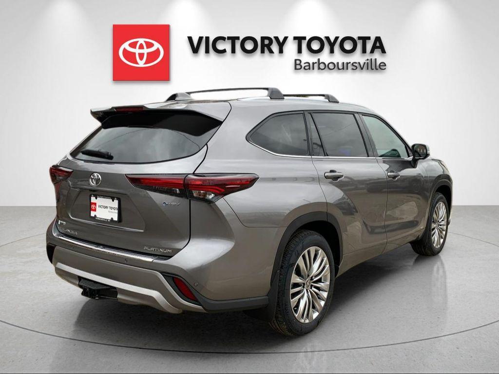 new 2026 Toyota Highlander Hybrid car