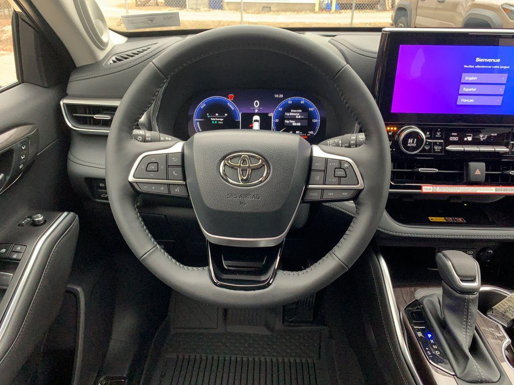 new 2026 Toyota Highlander Hybrid car