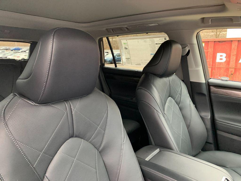 new 2026 Toyota Highlander Hybrid car