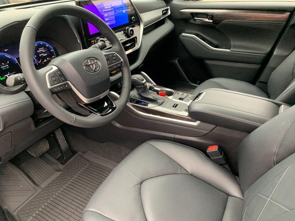 new 2026 Toyota Highlander Hybrid car