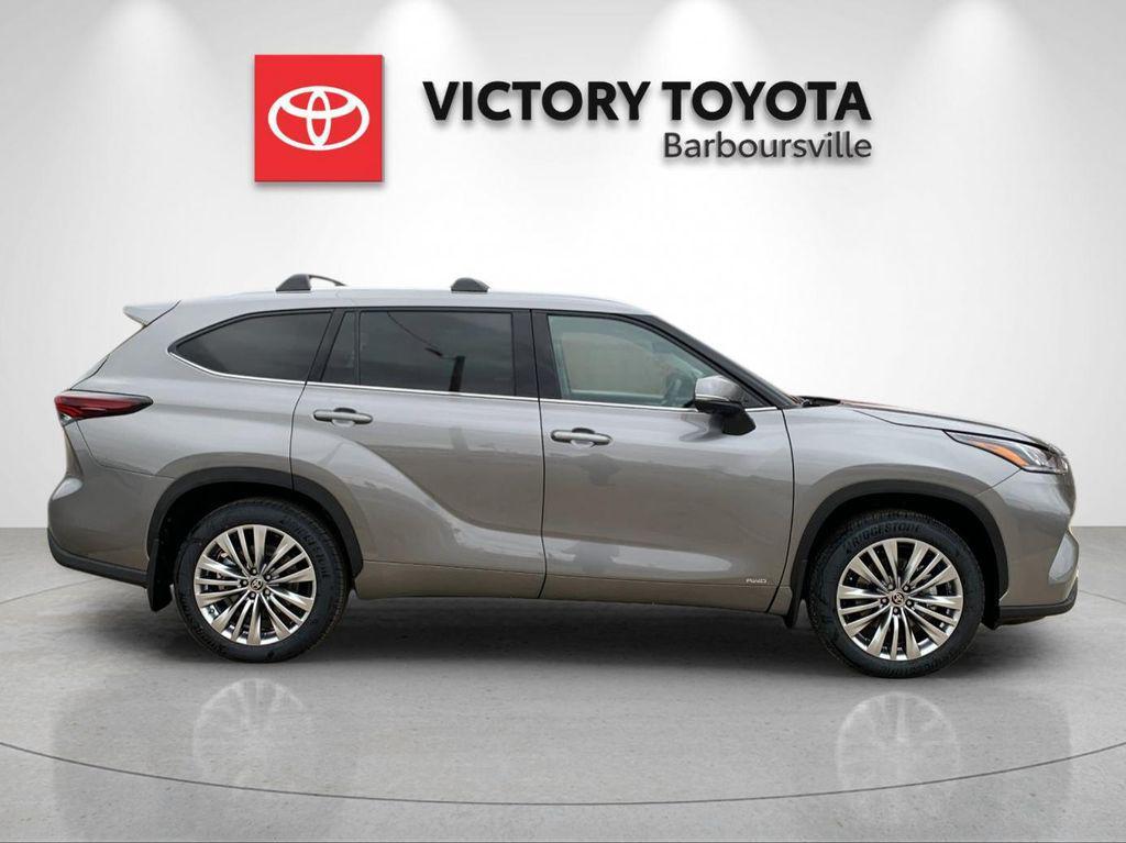 new 2026 Toyota Highlander Hybrid car