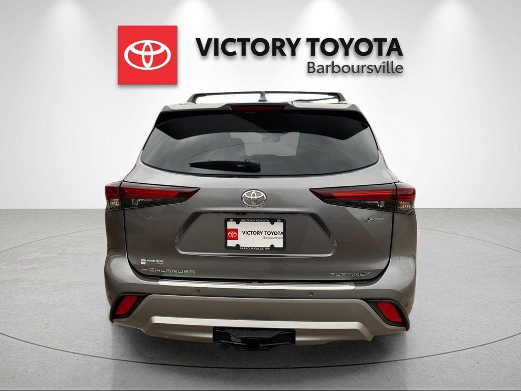 new 2026 Toyota Highlander Hybrid car