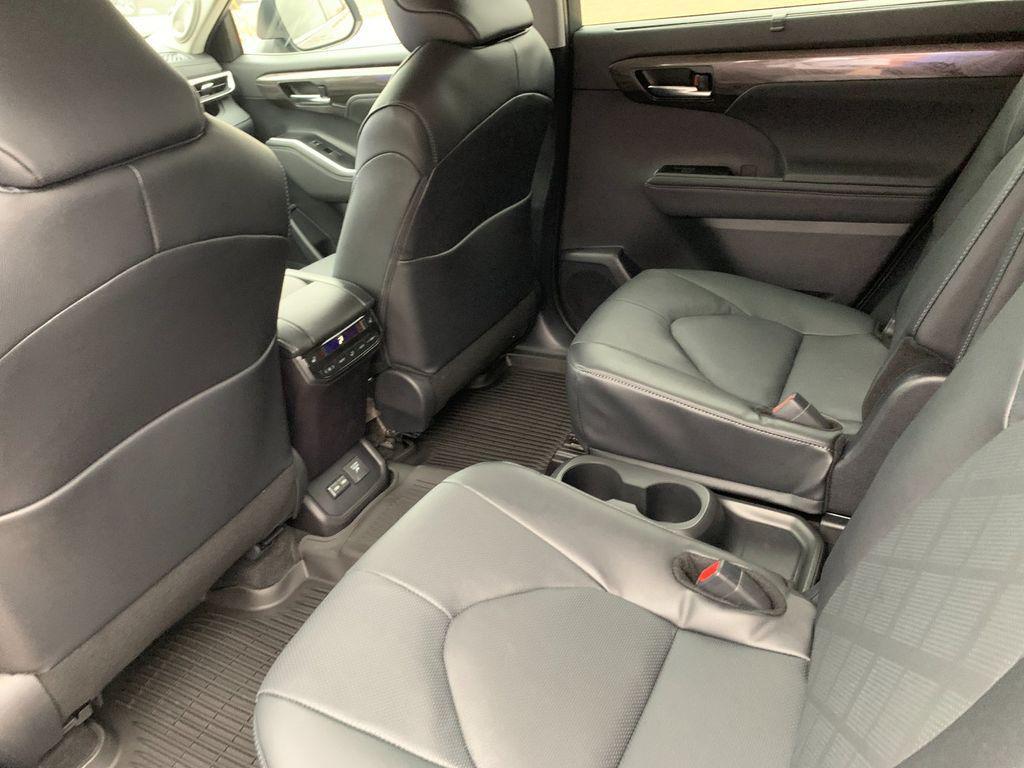 new 2026 Toyota Highlander Hybrid car