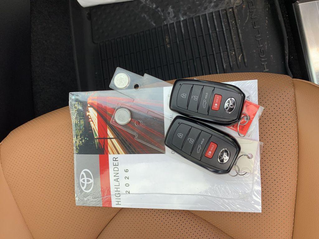 new 2026 Toyota Highlander Hybrid car