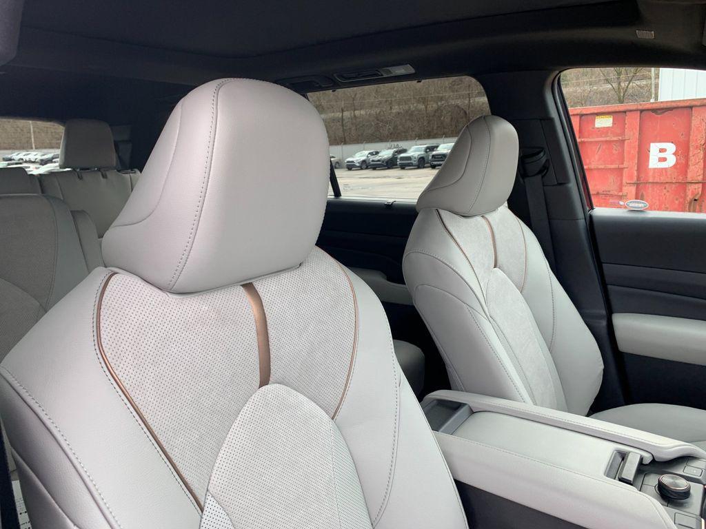 new 2026 Toyota Grand Highlander Hybrid car