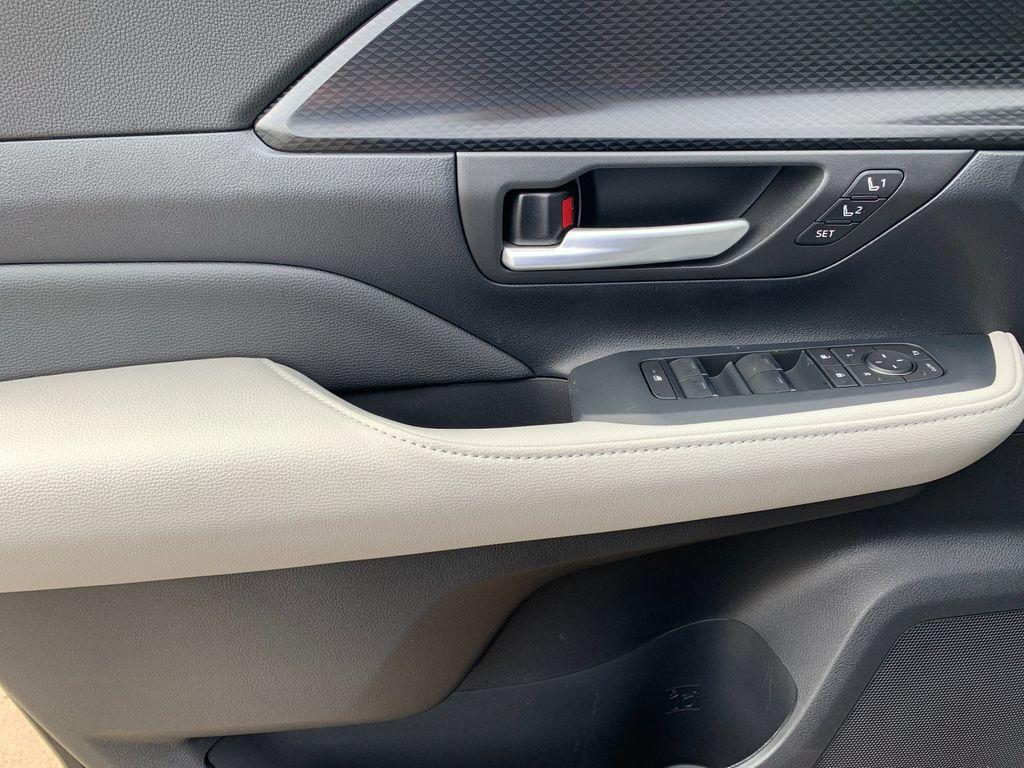 new 2026 Toyota Grand Highlander Hybrid car