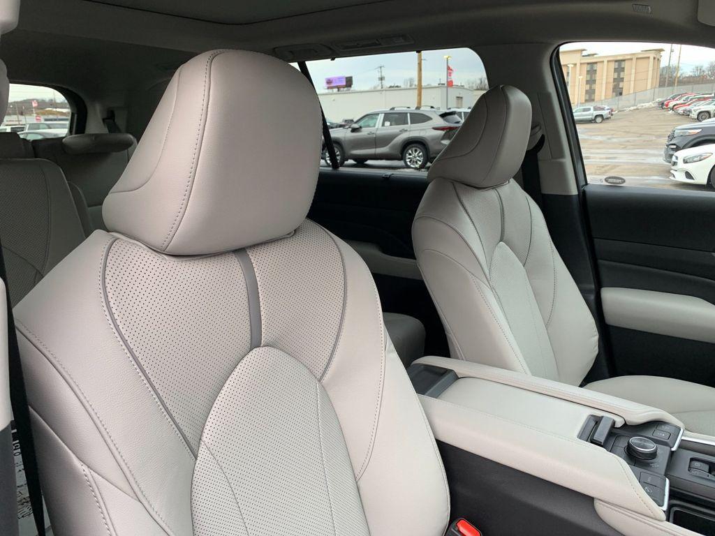 new 2026 Toyota Grand Highlander car