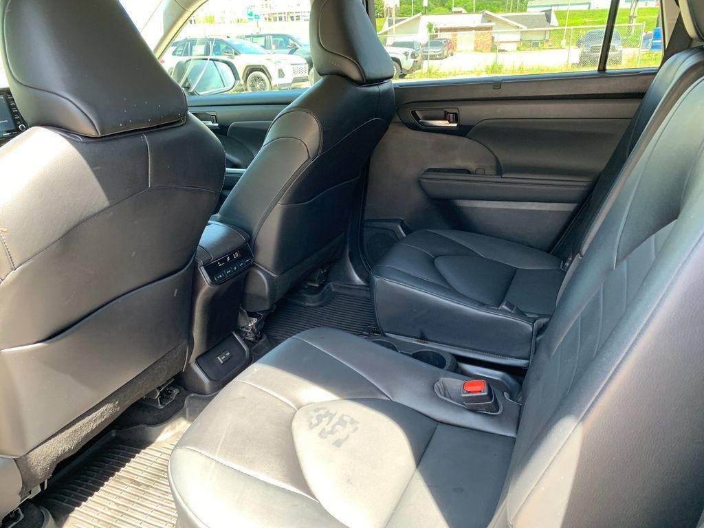 used 2022 Toyota Highlander car, priced at $33,588
