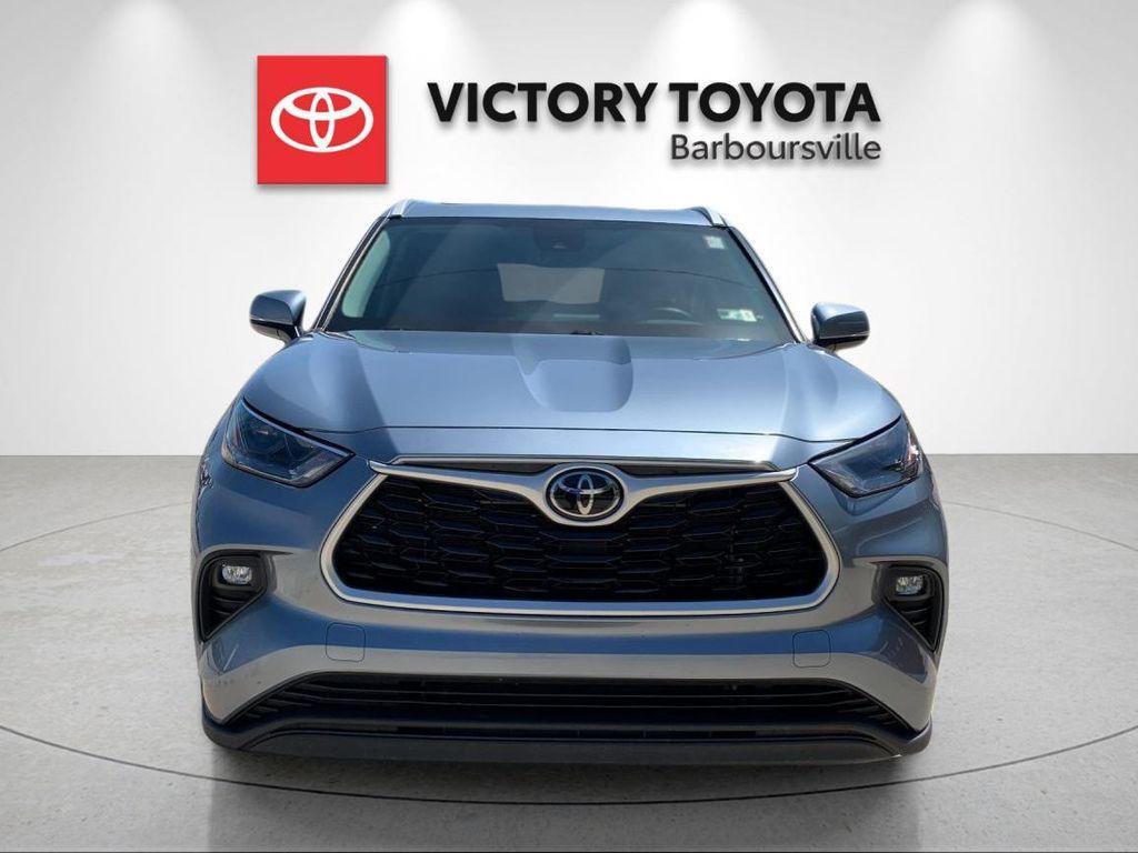 used 2022 Toyota Highlander car, priced at $33,588