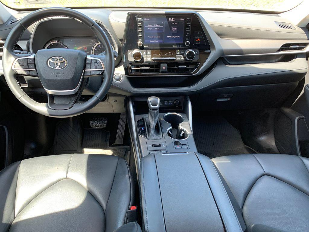 used 2022 Toyota Highlander car, priced at $33,588