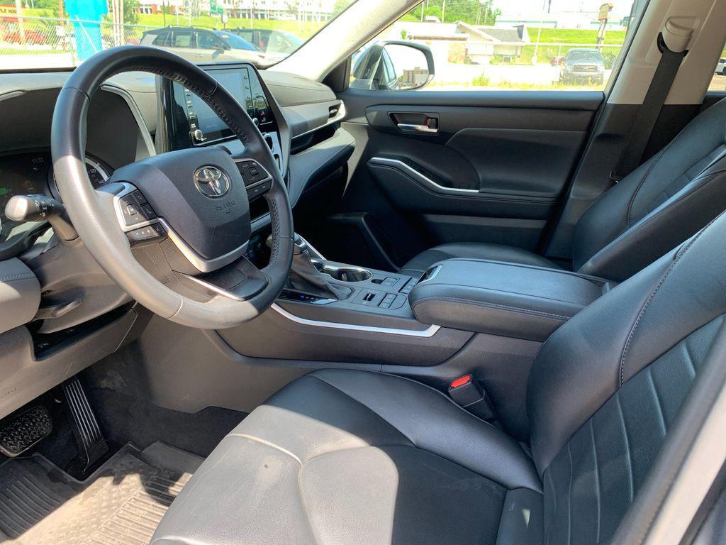used 2022 Toyota Highlander car, priced at $33,588