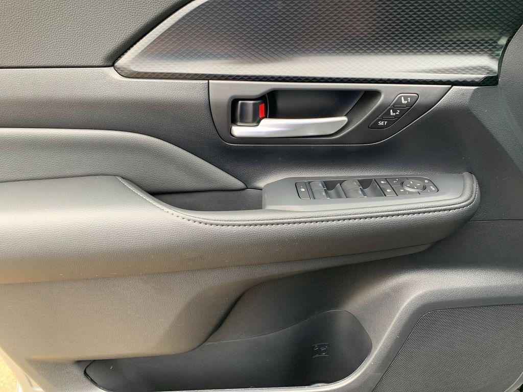 new 2026 Toyota Grand Highlander Hybrid car