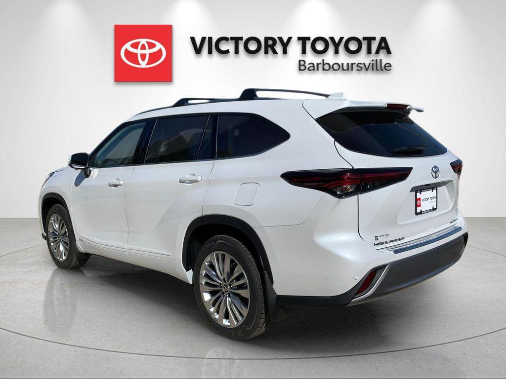 new 2026 Toyota Highlander Hybrid car, priced at $58,418