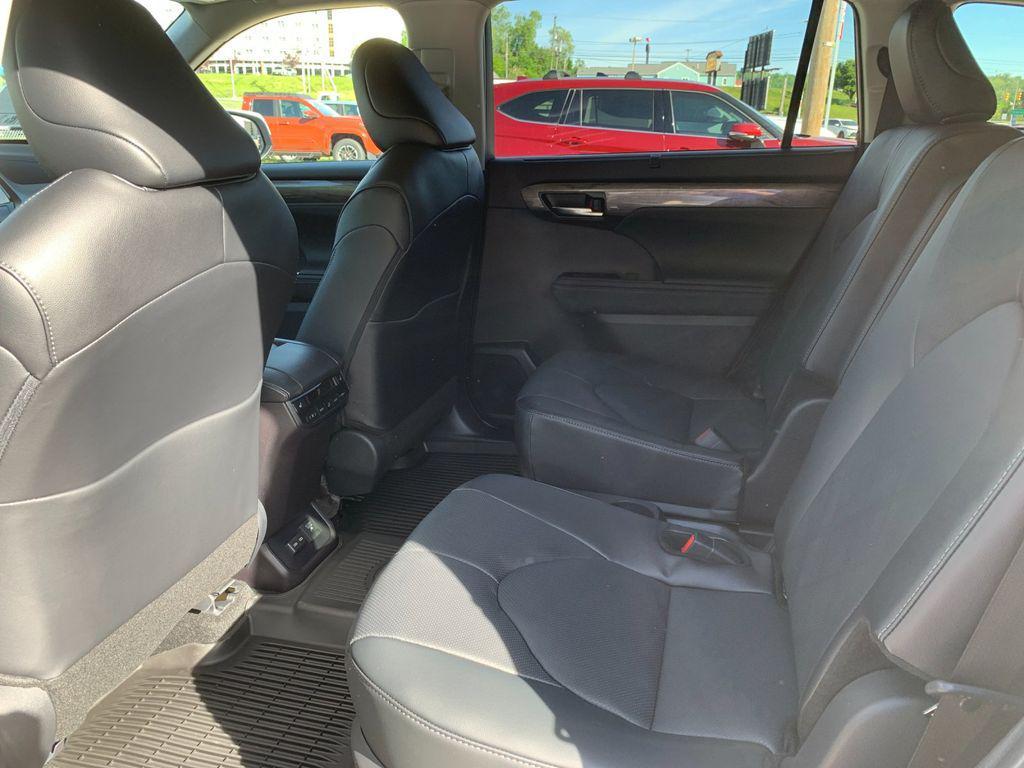 new 2026 Toyota Highlander Hybrid car, priced at $58,418