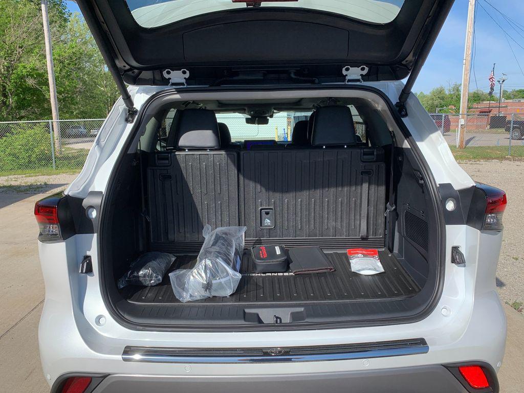 new 2026 Toyota Highlander Hybrid car, priced at $58,418