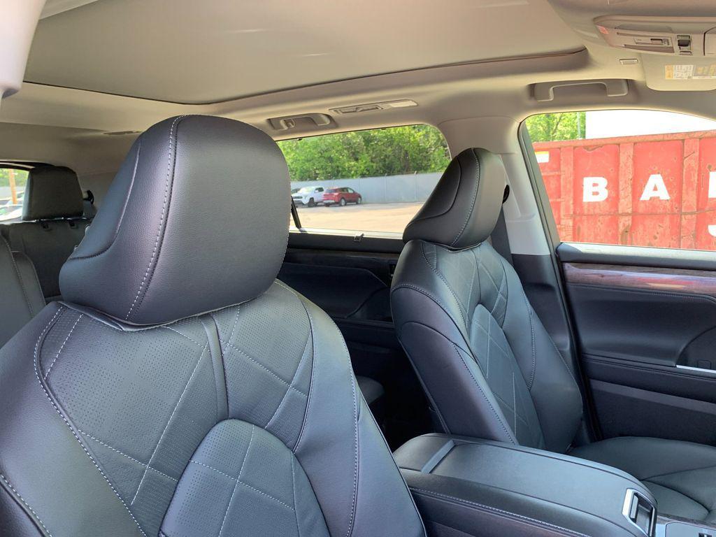new 2026 Toyota Highlander Hybrid car, priced at $58,418