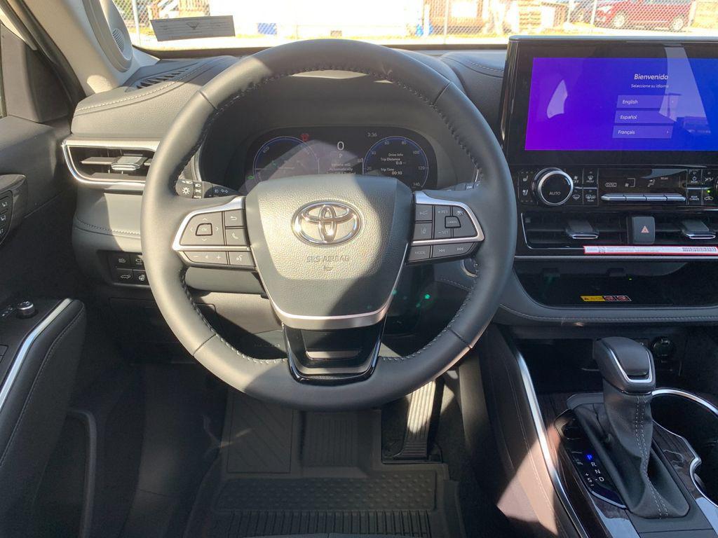 new 2026 Toyota Highlander Hybrid car, priced at $58,418