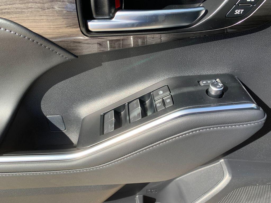 new 2026 Toyota Highlander Hybrid car, priced at $58,418