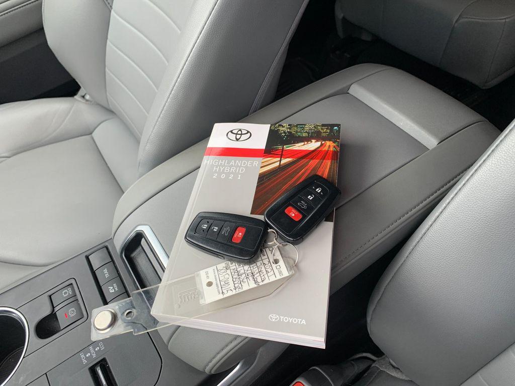 used 2021 Toyota Highlander Hybrid car, priced at $33,588