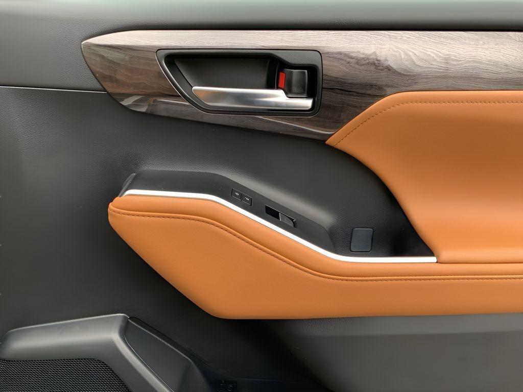 new 2026 Toyota Highlander car, priced at $52,169