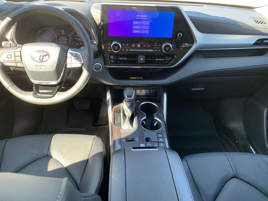 new 2026 Toyota Highlander Hybrid car