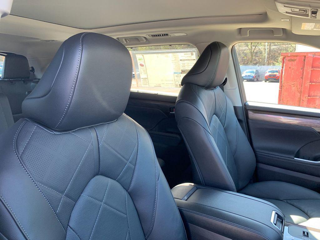 new 2026 Toyota Highlander Hybrid car