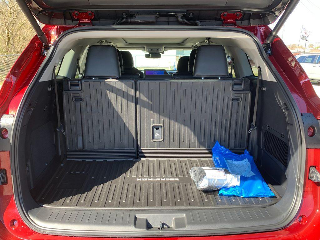 new 2026 Toyota Highlander Hybrid car