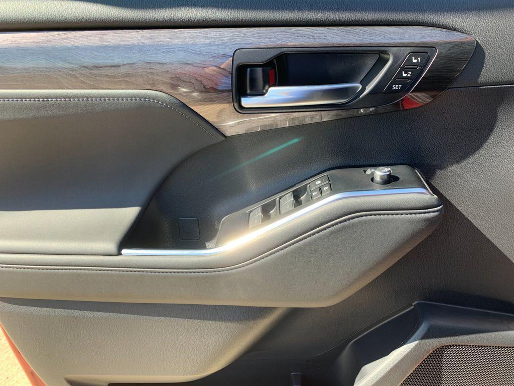 new 2026 Toyota Highlander Hybrid car