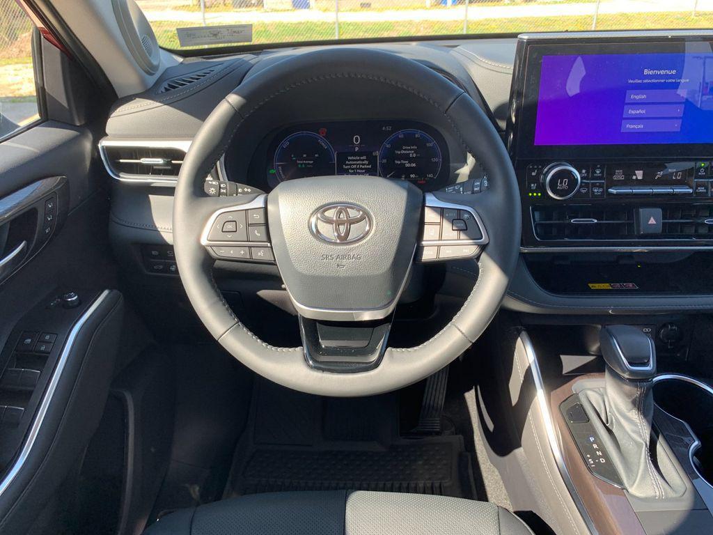 new 2026 Toyota Highlander Hybrid car