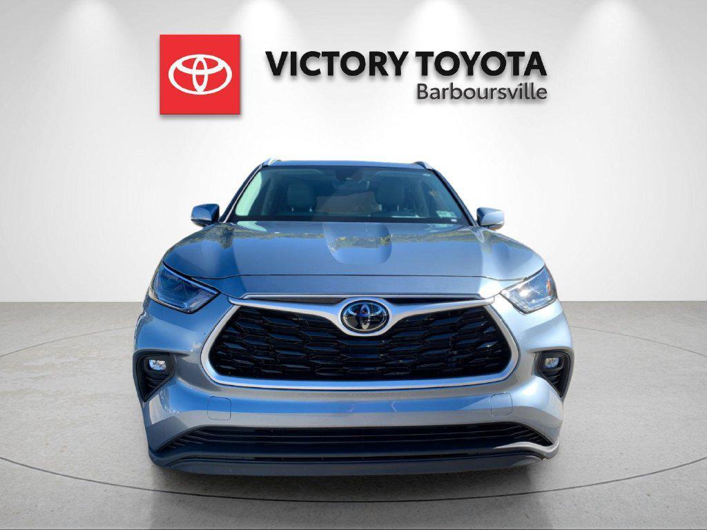 used 2022 Toyota Highlander car, priced at $35,588