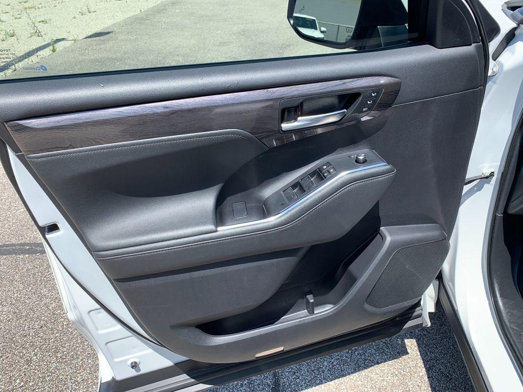 used 2023 Toyota Highlander car, priced at $36,988
