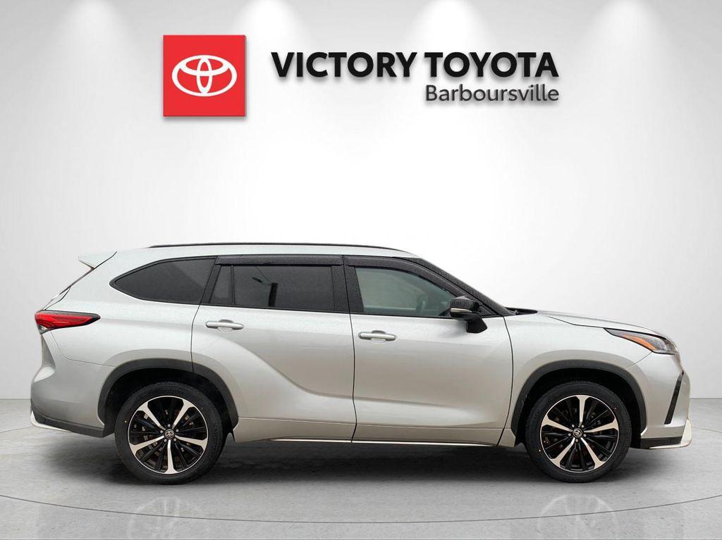 used 2022 Toyota Highlander car, priced at $32,588