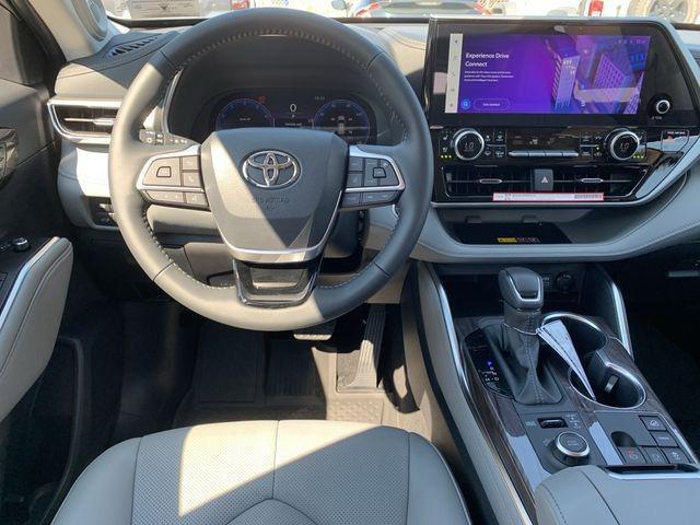 new 2025 Toyota Highlander car