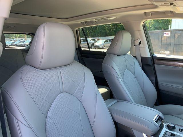 new 2025 Toyota Highlander car