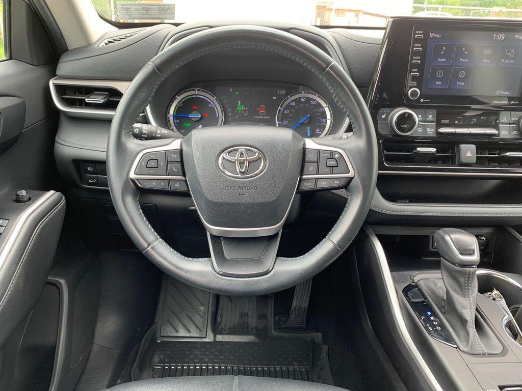 used 2022 Toyota Highlander Hybrid car, priced at $29,988